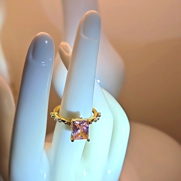 18K Gold-Plated Copper Princess Cut Pink Cubic Zirconia Ring Women size 8 - Picture 1 of 5